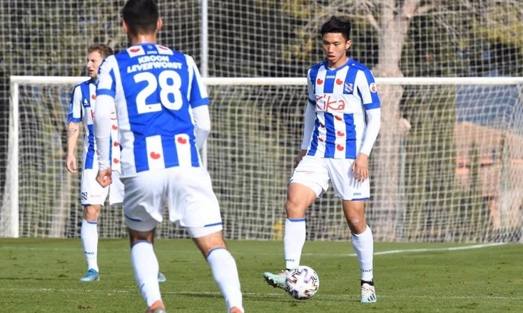 Văn Hậu đá một hiệp trong chiến thắng của Heerenveen