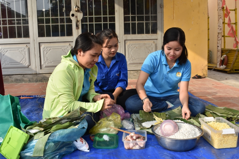 Sôi nổi hội thi gói bánh tét huyện Dương Minh Châu