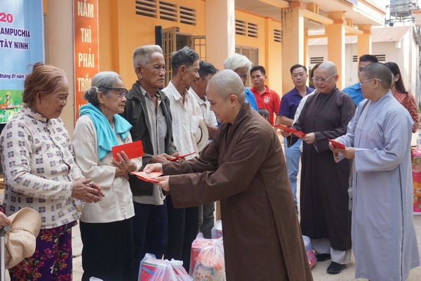 Xuân tình nguyện nơi vùng biên