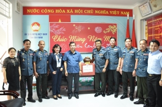 Đoàn Hiến binh Hoàng gia Campuchia chúc tết UB.MTTQVN tỉnh