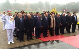 Lãnh đạo Đảng, Nhà nước vào Lăng viếng Chủ tịch Hồ Chí Minh.