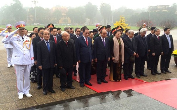 Lãnh đạo Đảng, Nhà nước vào Lăng viếng Chủ tịch Hồ Chí Minh.