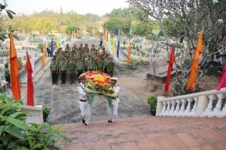 Công an tỉnh Tây Ninh viếng nghĩa trang liệt sĩ