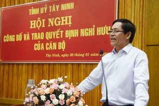 Trao quyết định nghỉ hưu cho Phó Bí thư thường trực Tỉnh ủy Nguyễn Minh Tân