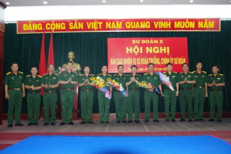 Sư đoàn 5: Bàn giao nhiệm vụ Sư đoàn trưởng, Chính ủy Sư đoàn