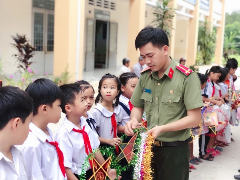 Trung uý Công an năng động, nhiệt huyết