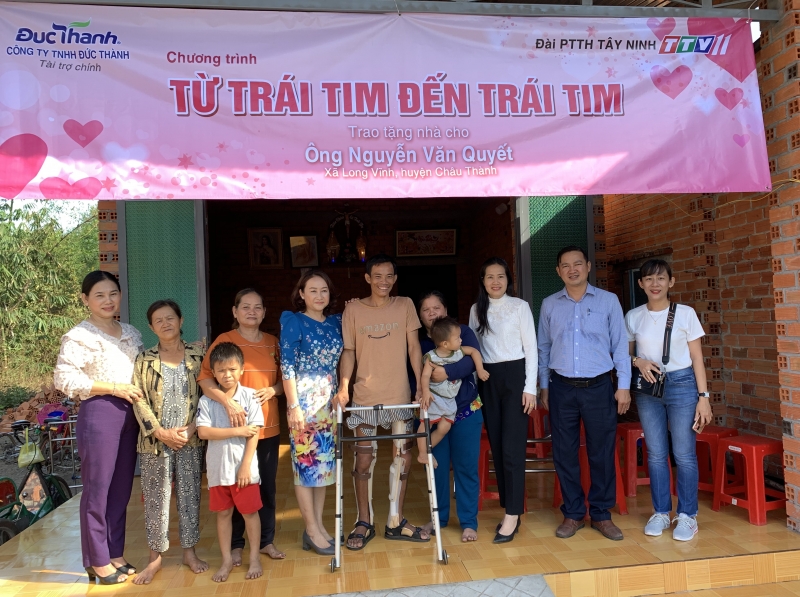 Trao nhà thuộc chương trình “Từ trái tim đến trái tim” tại xã Long Vĩnh