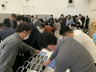 Nhật phát 2.000 iPhone cho du thuyền dính virus corona