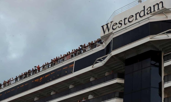 Thoát khỏi du thuyền Westerdam, nhiều khách lại mắc kẹt ở Campuchia