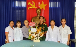 Lãnh đạo thăm, chúc mừng các cơ sở y tế nhân ngày Thầy thuốc Việt Nam