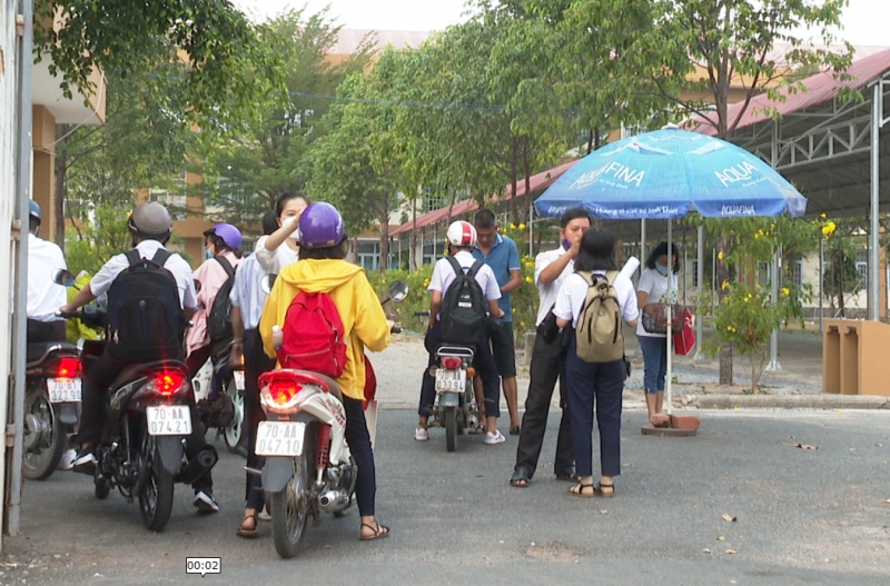 Sinh viên, học sinh Tây Ninh đi học trở lại