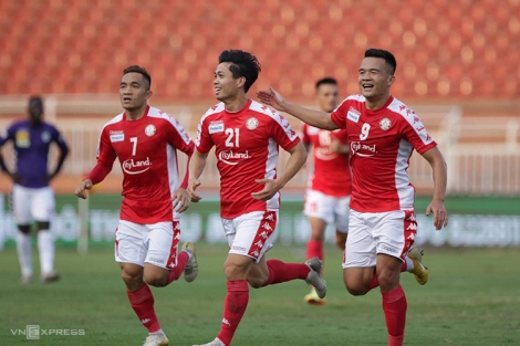 Những khán đài trống ở V-League