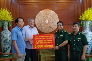 Doanh nghiệp tặng BĐBP Tây Ninh 5.000 khẩu trang y tế