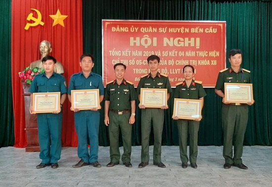 Ban CHQS Bến Cầu tổng kết năm 2019 và sơ kết 4 năm thực hiện Chỉ thị 05 của Bộ chính trị