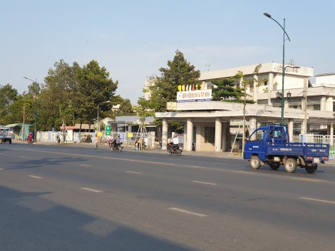 Kiên quyết xử lý buôn bán hàng rong trước cổng BVĐK Tây Ninh