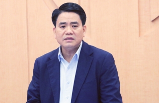 Chủ tịch Hà Nội khuyên con không về nước