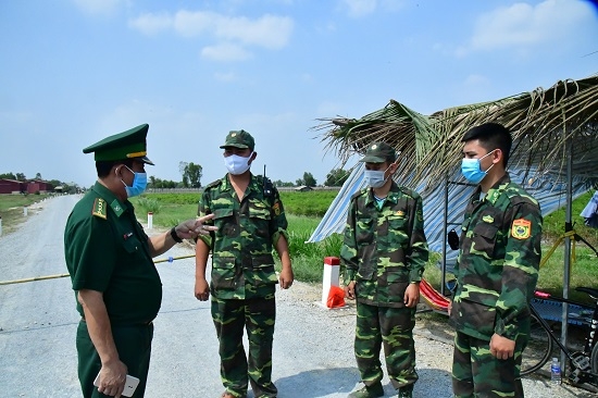 Xe ôm, người dẫn đường sẽ bị cách ly nếu vận chuyển trái phép người qua biên giới