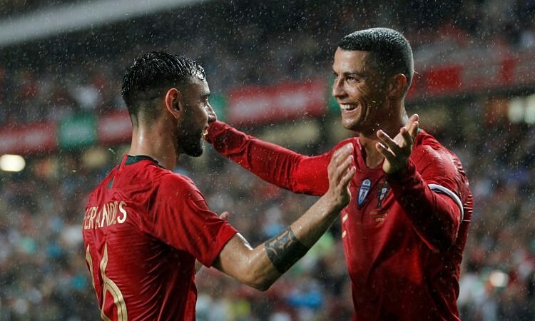 Fernandes: 'Ronaldo luôn nói tốt về tôi'