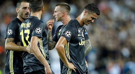 Ronaldo từng phải mua iMac cho cả đội