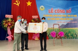 Trao bằng công nhận xã đạt chuẩn nông thôn mới xã Ninh Điền