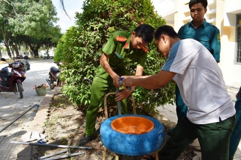 Tái chế lốp xe cũ làm bồn rửa tay sát khuẩn