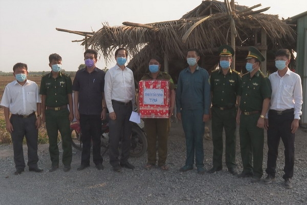 Bí thư Tỉnh uỷ Phạm Viết Thanh: Thăm, tặng quà các chốt dã chiến phòng, chống dịch trên biên giới