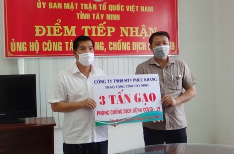 Một doanh nghiệp hỗ trợ 3 tấn gạo