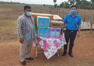 Hỗ trợ thanh niên Campuchia phòng chống dịch Covid-19