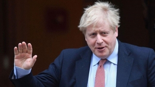 Thủ tướng Boris Johnson tự đi lại, Anh thêm 980 ca tử vong vì Covid-19