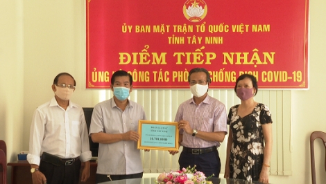 Đoàn Luật sư tỉnh Tây Ninh trao tiền ủng hộ phòng chống dịch Covid – 19