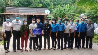 LĐLĐ Tây Ninh: Trao kinh phí xây dựng 4 Mái ấm Công đoàn