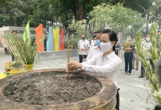 Lãnh đạo huyện Châu Thành viếng nghĩa trang liệt sĩ