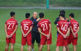 Tuyển Việt Nam hưởng lợi gì nếu V-League 2020 sớm trở lại thi đấu?
