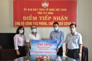 Siêu thị Co.opmart Tây Ninh ủng hộ 10.000 khẩu trang y tế