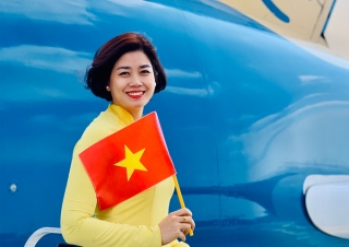 Chuyến bay 33 giờ đón người Việt ở Mỹ hồi hương
