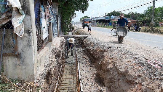 Bến Cầu: Thi công mương thoát nước và mở rộng, sửa chữa uyến đường nhựa đi vào khu di tích Địa đạo Lợi Thuận