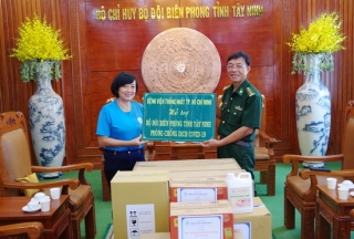 Bệnh viện Thống Nhất tặng vật tư y tế cho BĐBP Tây Ninh