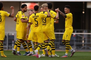 Sancho lập hat-trick, Dortmund sống lại hy vọng vô địch