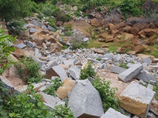 Bắt nhóm đối tượng khai thác đá xanh trái phép ở khu vực Núi Bà Đen