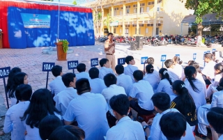 Thành phố Tây Ninh tuyên truyền an toàn giao thông cho hơn 1.200 học sinh trường THPT Trần Đại Nghĩa