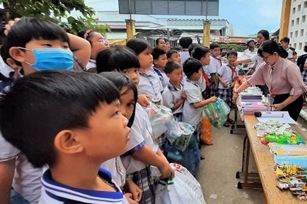 Hội LHPN phường Trảng Bàng: Nói không với rác thải nhựa