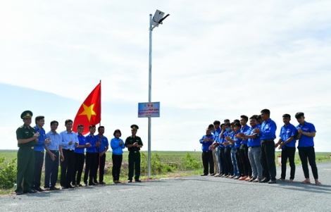 Thêm công trình Thắp sáng đường tuần tra biên giới trên biên giới