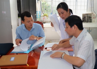 Giám sát định kỳ các phòng xét nghiệm khẳng định HIV dương tính tại Tây Ninh