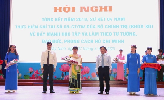 Đẩy mạnh học tập và làm theo Bác