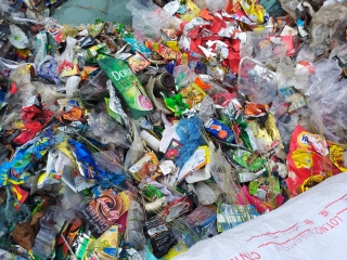 Người dân Phước Lợi bức xúc vì tình trạng đổ rác thải lén lút