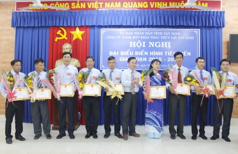 Đẩy mạnh thi đua xây dựng khu tưới điểm, phấn đấu hoàn thành xuất sắc nhiệm vụ