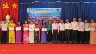 TP.Tây Ninh: Tuyên dương, khen thưởng học sinh giỏi và giáo viên bồi dưỡng học sinh giỏi