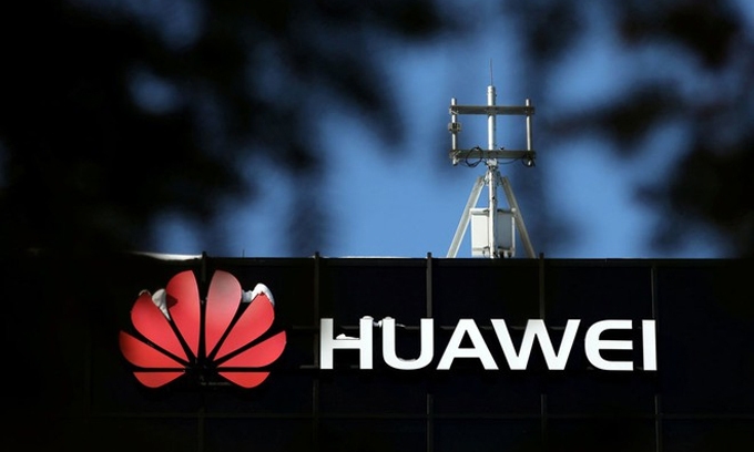 Huawei lún sâu trong khó khăn