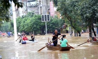 Trung Quốc tiếp tục nâng cảnh báo lũ lụt