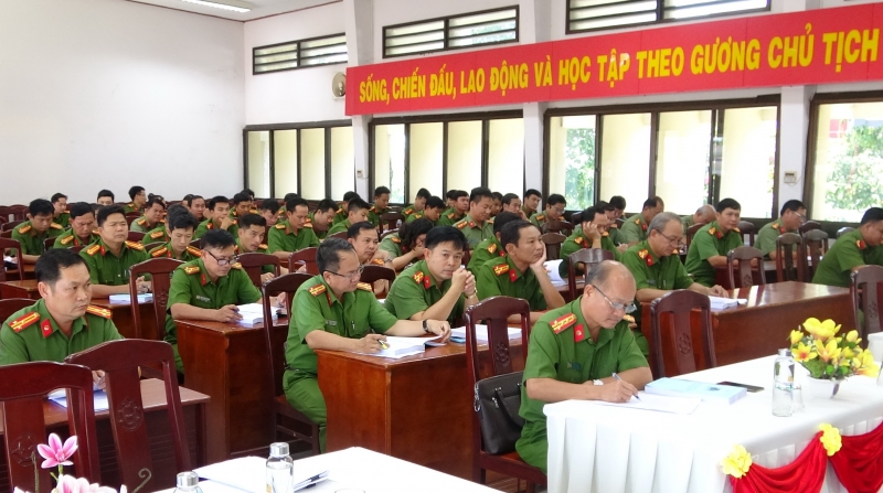 Công an Tây Ninh cập nhật các văn bản luật mới cho các đơn vị liên quan